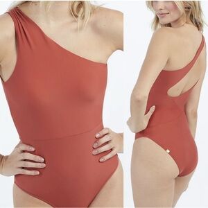 One-Shoulder Rust Swimsuit Summersalt Ruched Sidestroke
Terracotta Sz 18